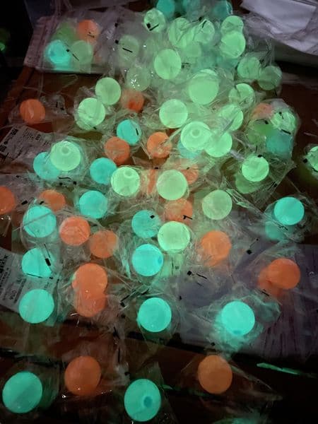 In Toys Decompression Luminous Ball Toy Ceiling Kids Glow The Dark Squishy Anti Stress Balls Stretchable Soft Squeeze Adult Kids Toy Party Gift f547