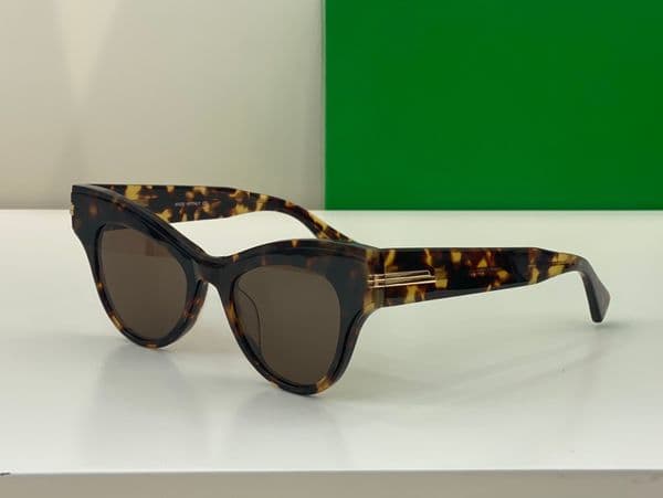 Summer Sunglasses For Men Women Cat Eye Style 1004 Anti-Ultraviolet Retro Plate Plank Frame Fashion Eyeglasses Random Box