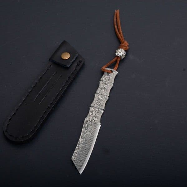 1Pcs New Small Damascus Fixed Blade Knife folding knife VG10 Damascus Steel Tanto Point Blade Full Tang Bamboo Handle With Leather Sheath