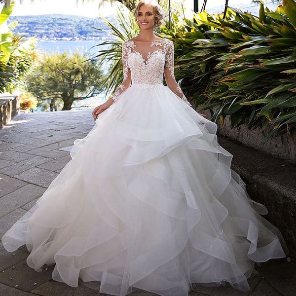 2022 Ruffles Puffy Ball Gown Wedding Dresses Long Sleeves Lace Appliques Beaded Spring Bridal Wedding Gowns Sexy Backless Buttons Garden Bride Dress Vestidos