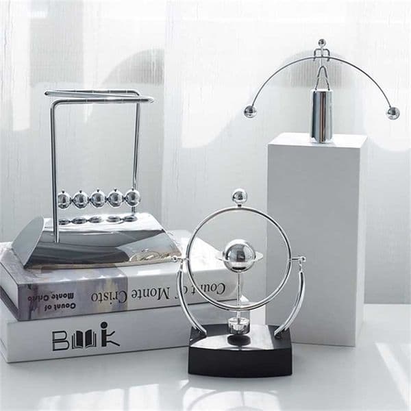 Modern Home Decoration ton's Pendulum Perpetual Motion Office Accessories Ball Physics Tumbler Desk Gift 211108