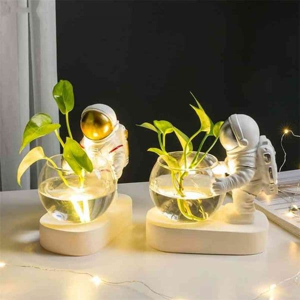Modern Astronaut Resin Decorative Flower Pots Ornaments Desktop Vase Decoration Astronauta Room Home Decor Accessories 210924
