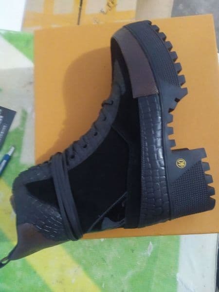 Latest Women Fashion High Quality Winter Boots Martin Desert Boot Flamingos Love Arrow Medal Real Cow Split Leather Coarse