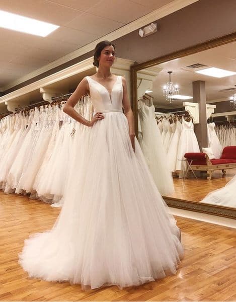 Sexy V-neck Beach Wedding Dress 2022 Vestido Noiva Praia Simple White Ivory A Line Tulle Bride Dresses Casamento Sashes Bridal Wedding Gowns Custom Made