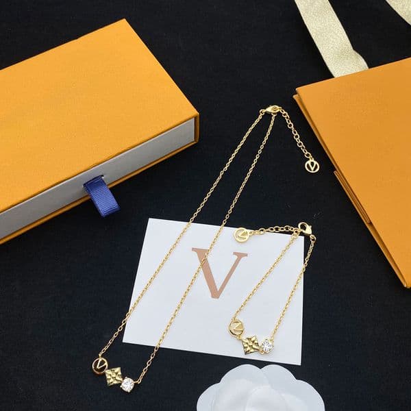 Fashion Jewelry Sets Designer Necklace Delicate Bracelet for Women Girls High Quality