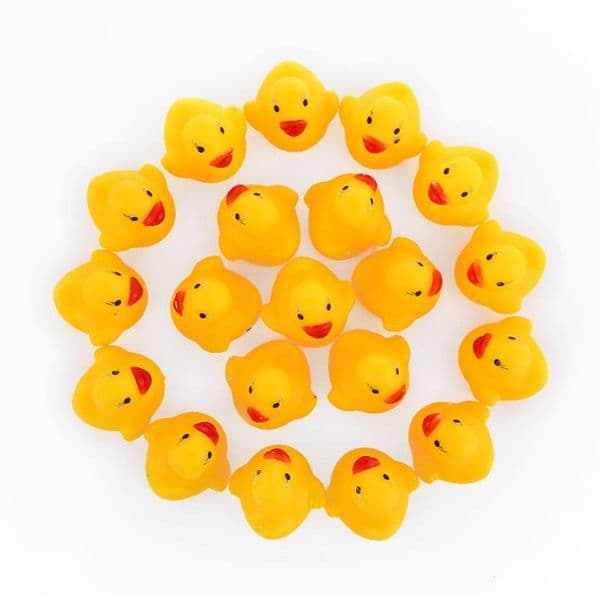 3000pcs/lot Wholesale mini Rubber bath ducks Noise Maker Pvc duck with sound Floating Fast delivery Swiming Beach SN4929