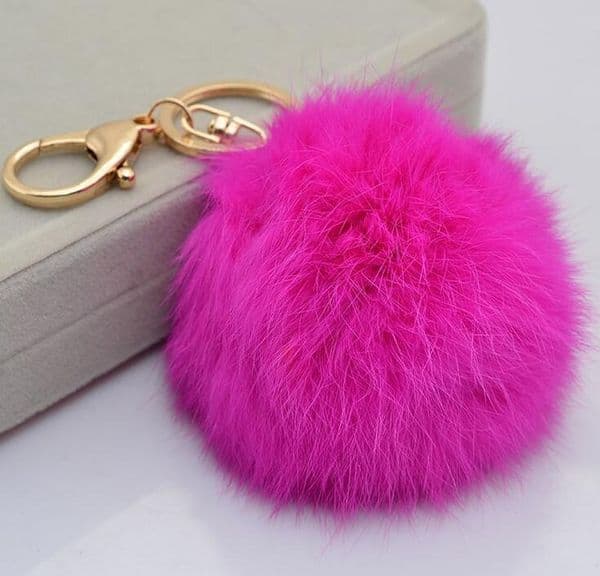2026 New Luxury Designer Earring Fashion Real Rabbit Fur Keychain 8Cm Lovely Gold Metal Key Chains Ball Pom Poms For Woman Man Plush Keychains Car Keyring Bag R