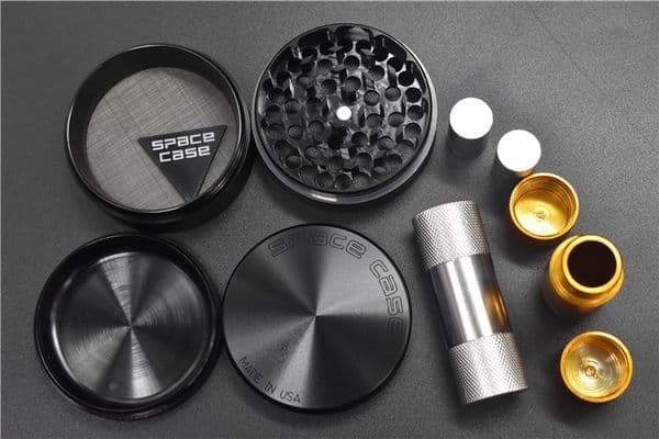 1pcs Black Silver Space Case Grinder Herb Grinder Aluminium Alloy Metal Grinders 4 Layer 63cm Diameter with pollen press presser