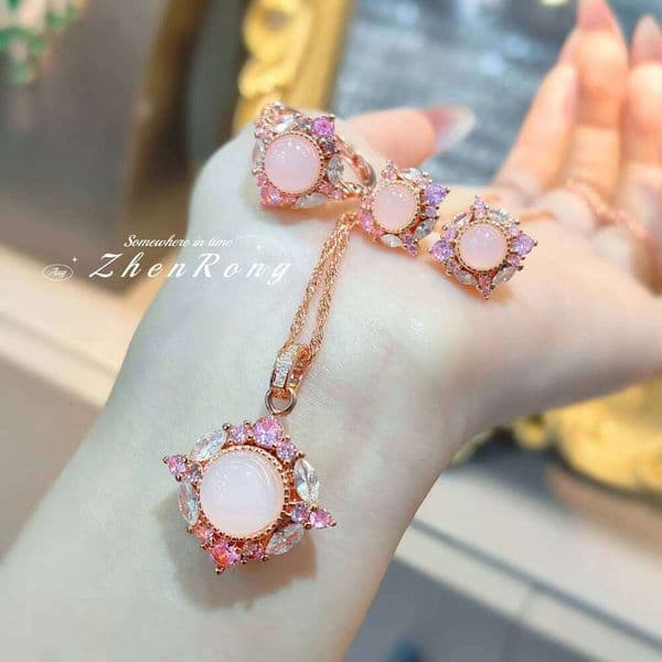 2024 New Trendy For Women Exquisite Round Pink Crystal Jewelry Sets Pendant Necklaces Stud Earrings Rings Party Accessories