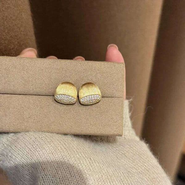 Light luxury retro diamond studded brushed earrings woman classic design charms fashion and simple geometric earings jewelry