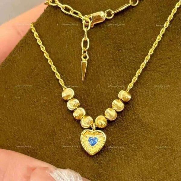 Glossy high-end retro cat eye shaped heart-shaped pendant necklace exquisite and fashion sapphire collarbone chain daily jewelry
