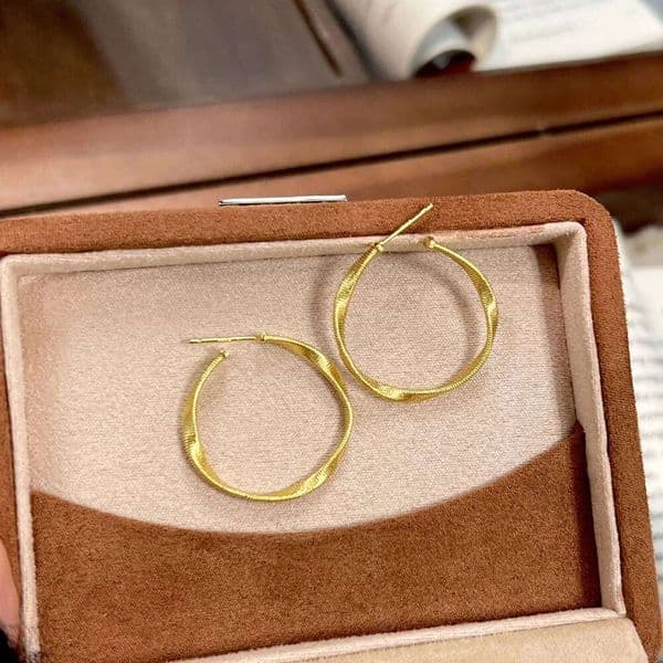 Luxury retro senior Twists round earings stud commuting simple C-shaped earrings for women Hip hop style fashion jewelry gifts