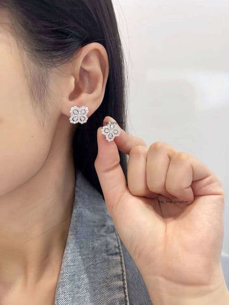 1 GRA CT Classic Lab-Grown Pear Cut VVS Moissanite Stud Earrings, Filled with 18k Pure Gold, for Weddings and Engagements, Clover Design