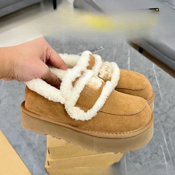 2026 new fashionable women's sheepskin and wool integrated snow boots, designer thickened sole, height-increasing wool electric embroidery letter shoes
