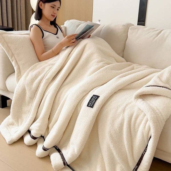 Bestseller Blankets New Solid Color Light Luxury Half-edge Velvet Multifunctional Bed Double Sofas Warm Winter Kpop Cotton Knee Nap Blanket ddmytues