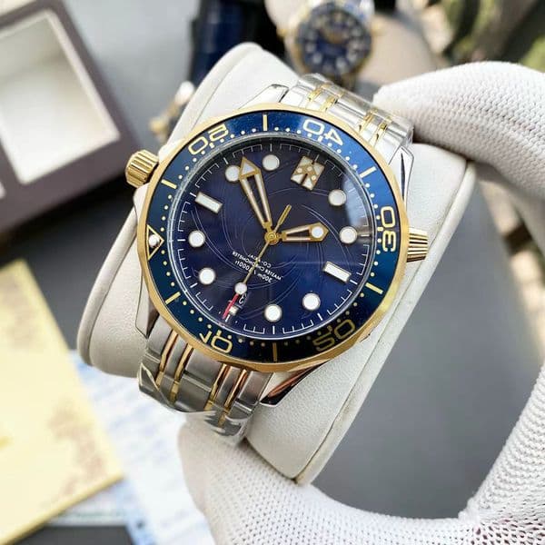 Elegant Fully Automated Mechanical Timepiece for Gentlemen: Dive-Inspired Design Suitable Up To Depths of 300m