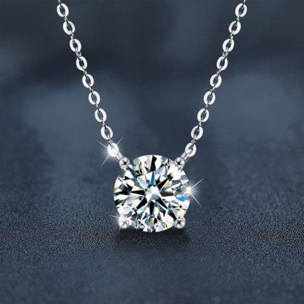 Artificially Cultivated Diamond Carving Smahain Accessory Boutique Giftll Pendant Necklace Elegant Ladies Simple Four Claw Pendant Collarbone