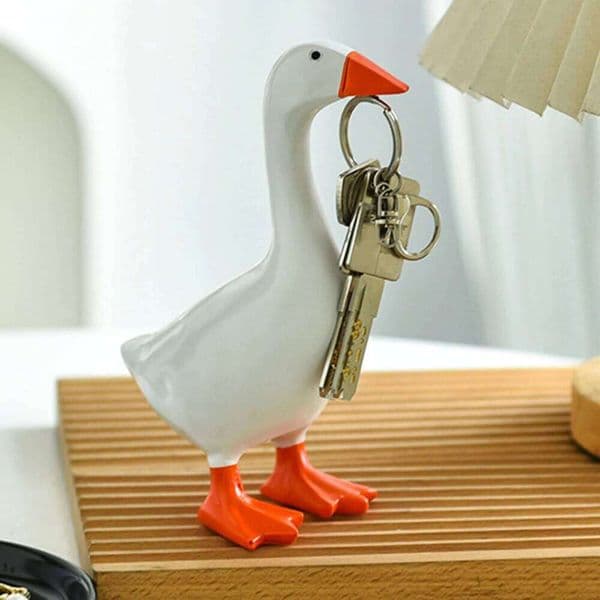 26ss Resin Goose Key chain office desk decoration creative fun goose duck sculpture tool rack home sppuly