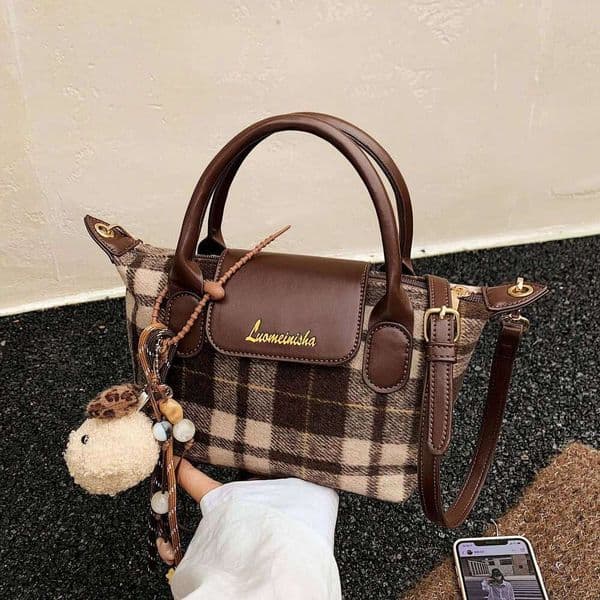 Retro Plaid Handheld Dumpling Women New Cute Casual Versatile Autumn and Winter Woolen Single Shoulder Messenger Bag Z260108