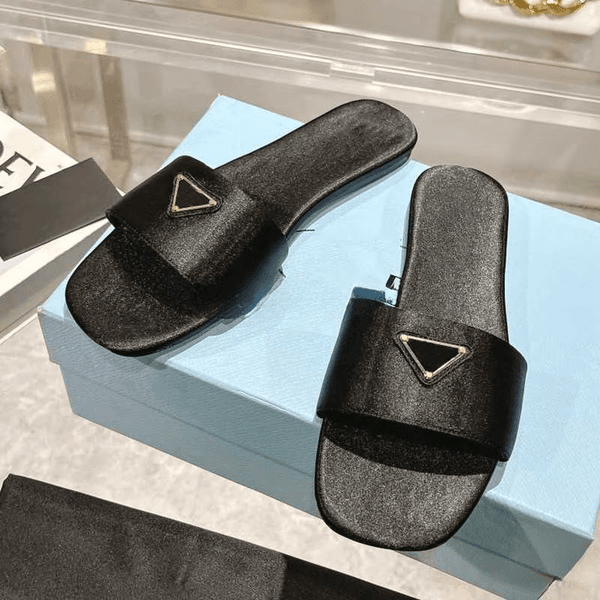 Sandal Summer Sandals Designer Women Flip Flops Slipper Fashion Genuine Leather Slides Metal Chain Ladies Casual Shoes