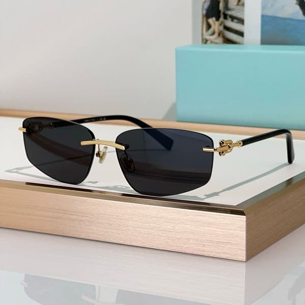 Sunglasses For Men Women Fashion 3114 Summer Designer Stylish High Street Catwalk Style Anti-Ultraviolet UV400 Metal Triangle Frameless Glasses Random Box