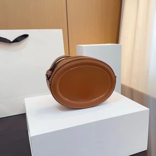 Winter New Round Cake Bag Mini Coin Women's Shoulder Bag French Simple Design Fashionable Versatile Style Luxury Bag Designer Bag