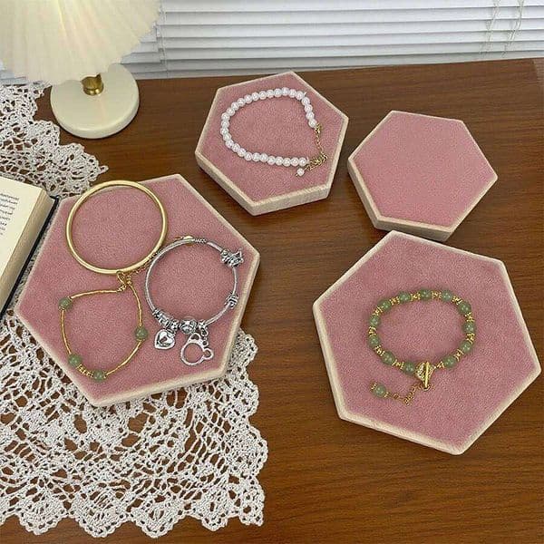 Hexagonal jewelry display stand, used for organizing storing bracelets and necklaces. 26Y0112