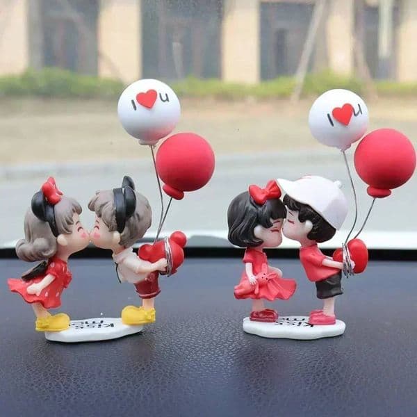 Cartoon Resin Couples Figurine Cute Lovers Balloon Ornament for Car Dashboard Office Desktop Home Decor Lovely Kiss Miniatures designer luxury Valentine's Day
