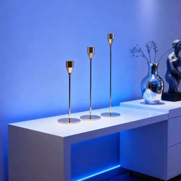 Valentine's Day This 3-piece set of European-style light luxury metal candlesticks creates a Christmas atmosphere. The desktop decor 26Y0114
