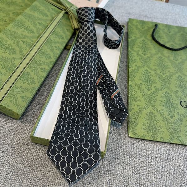 2026 Designer tie Elegant Designer Knot Tie: A Stylish Accessory for Corporate Ensembles and Evening Gatherings Business tie A557