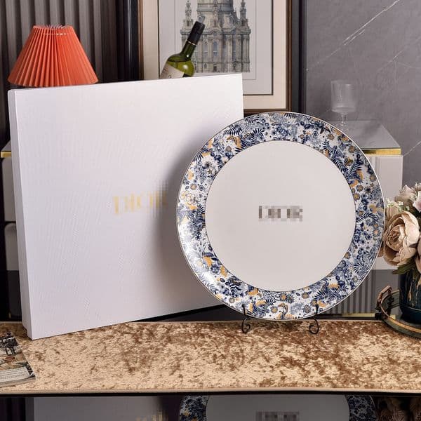 Gorgeous 16-Inch English Ceramic Dining Plate, Perfect for Formal Dinners, Stylish and High-Quality Craftsmanship