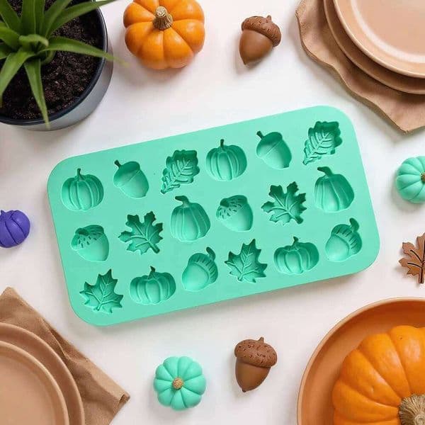 Valentine's Day Fall 18-Cavity Pumpkin Pine Cone Maple Leaves Moulds Mini Silicone Non Stick Easy Release Molds for Craft Soap 26Y0115