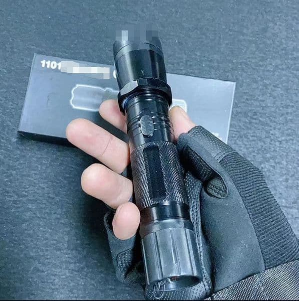 Free shipping 1101 flashlight multi-functional rechargeable outdoor emergency portable security lighting- 928