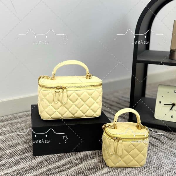 Vanity Case Bag Luxury Genuine Leather Chain Mini Box Bag Makeup Bag 24B Handbag for Women Designer Fashion Shoulder Bag Crossbody Bag8