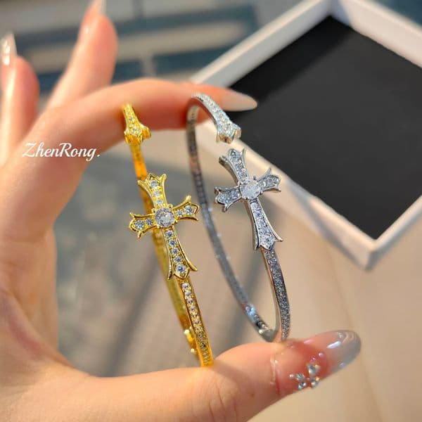 Luxury Brand Designer Jewelry Vintage Cross Bracelet With Diamonds Retro Elegant Light Luxury Versatile Open Ring For Women L260522
