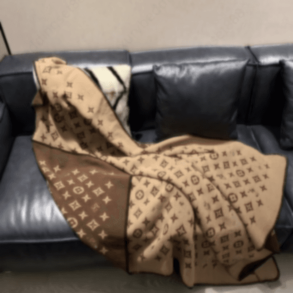 Designer-style Letter L airplane home wool and cashmere blend sofa winter air conditioning blanket high-quality luxury brand
