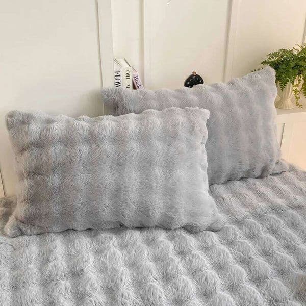2pcs Fluffy Plush Pillowcase 48x74cm Warm Thickness Sham Soft Rabbit Fleece Decorative Pillow Cover for Winter 26H0117