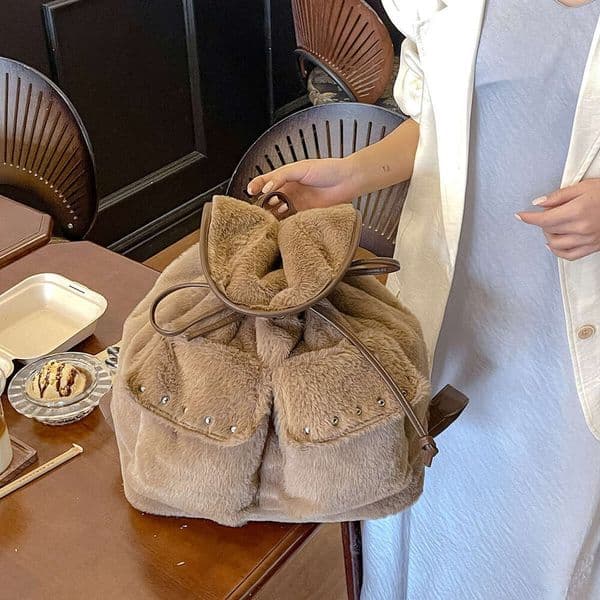 Hot Selling New drawstring large-capacity rivet fluffy and cute casual backpack DIDENGLAOREN