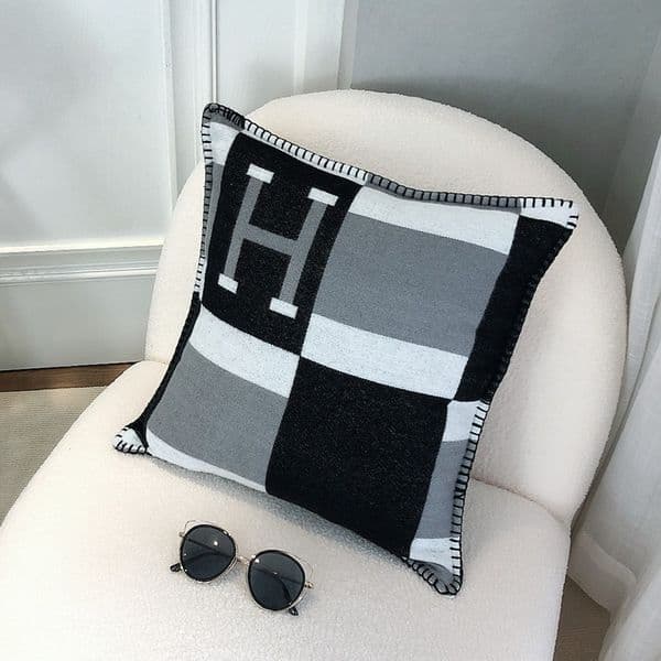 Luxury Embroidered Checked Pillow Designer Pillow Premium Knit Decorative Cushion for Modern Home