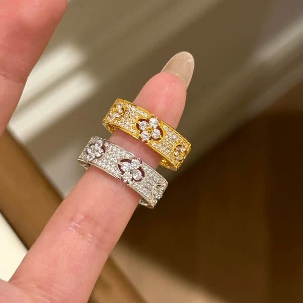 Jewelry Rings for Women French Style Four Leaf Clover Micro Paved Zircon Light Luxury Full Diamond Flower Band Ring Fashion Accessory