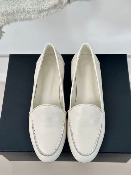 Minimalist luxury loafer casual shoes, elegant and comfortable shoes