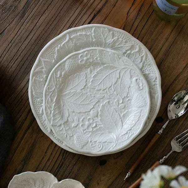 Heavy Duty French Dinner European Classical Strawberry Grape Embossed Ceramic Plate Afternoon Tea Dessert Dishes 26L0121
