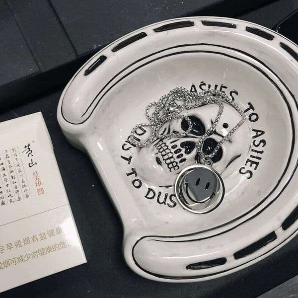 Skeleton Ceramic Incense Holder Vintage Ashtray Horror Jewelry Tray To Ashes Desktop Decorations 26W01212