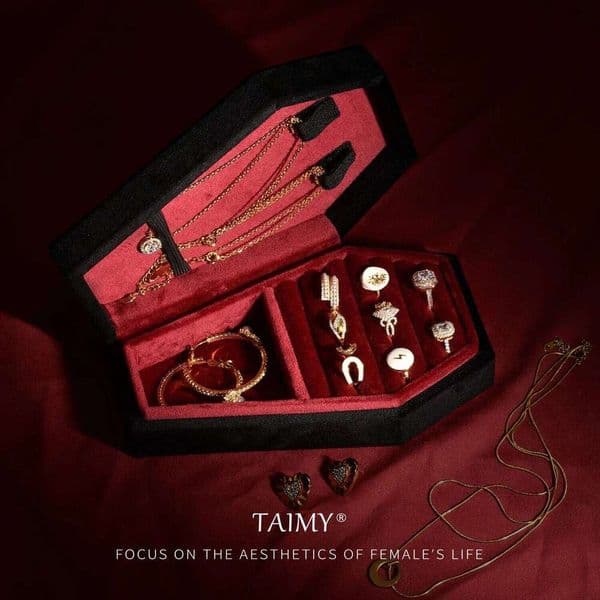 TAIMY Gothic Velvet Jewelry Coffin Shape Ring Necklace Storage Box Logo Custom Display Packaging Case Travel Hip Hop Rap Boxes 26Y0122