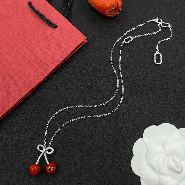 European and American fashion creative V letter bow titanium steel luxury micro-inlaid zircon retro designer pearl necklace with box.