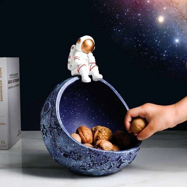 Storage Tray Light Luxury Figurines Astronaut Entrance Fruit Cosmetic Display Plate Key Holder Desktop Organizer Decoration 26H0122