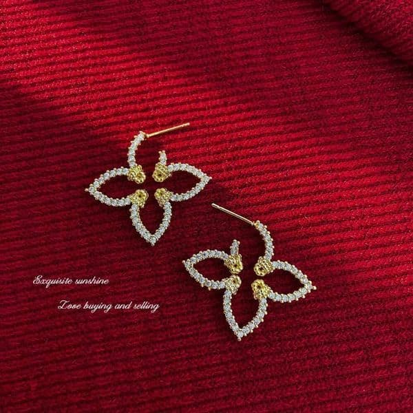 Classic Four-Leaf Clover Floral Design: Premium Copper Accessory Elegant Stud Earrings for Ladies
