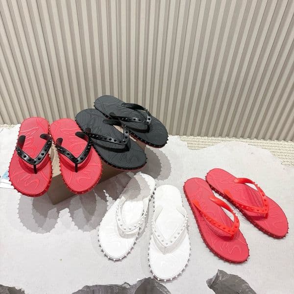 Men Women Designer Sandals Red Rivets Flip Flops Leather Slippers Fashion Luxury Bottomed Flat Beach Shoes Sneaker Summer 36-46