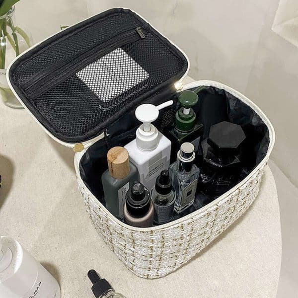 Storage 6 Colors Available New Trendy Handheld Large Capacity Portable Travel Toiletry Makeup Organizer Bag Manufacturer