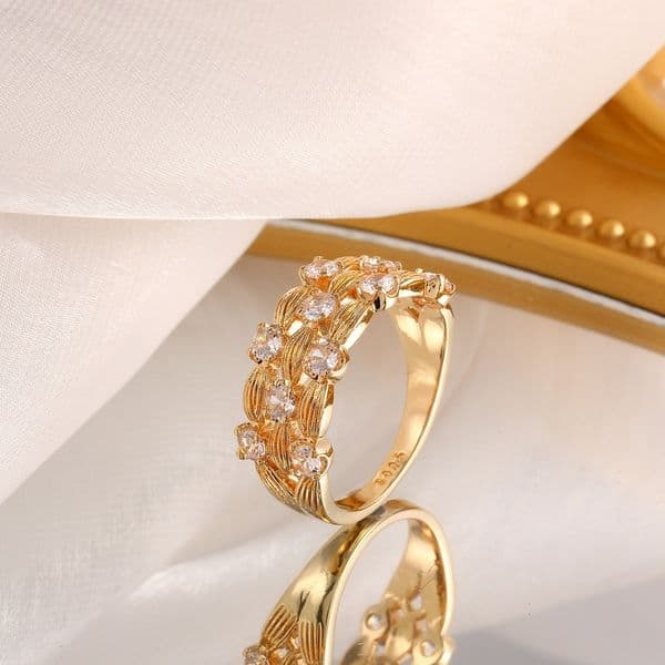 Hot-Selling Small Item Korean Style Luxury gold for Women High-End Niche New Zircon Ring Wholesale